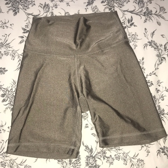 Aritzia Pants - TNA Atmosphere short 7”